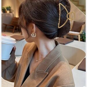 Elegant Gold Hair Clip for Women